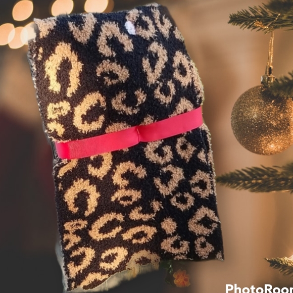 Women's Hat & Skarf Set - Picture 4 of 12